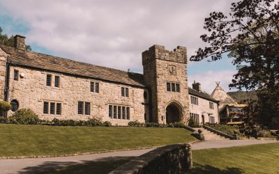 Ultra-Chic LOVE at Nicola and Jonathan’s Simple Stylish Wedding